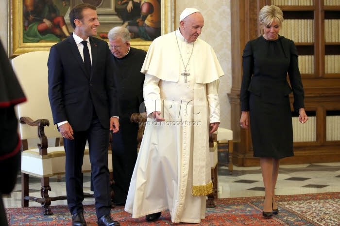 Le pape François reçoit le président Emmanuel MACRON au Vatican.