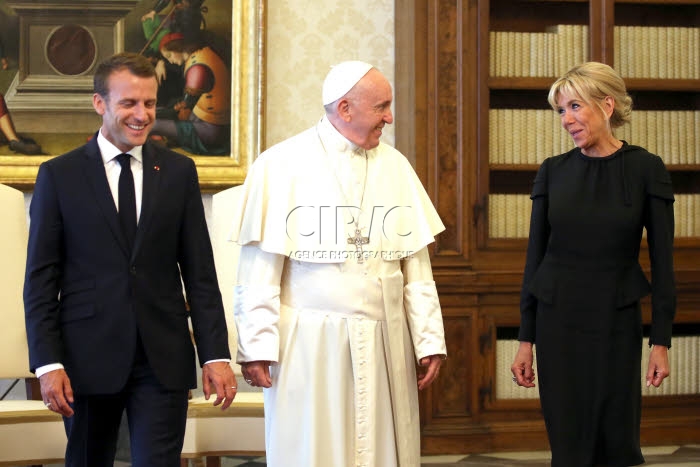 Le pape François reçoit le président Emmanuel MACRON au Vatican.