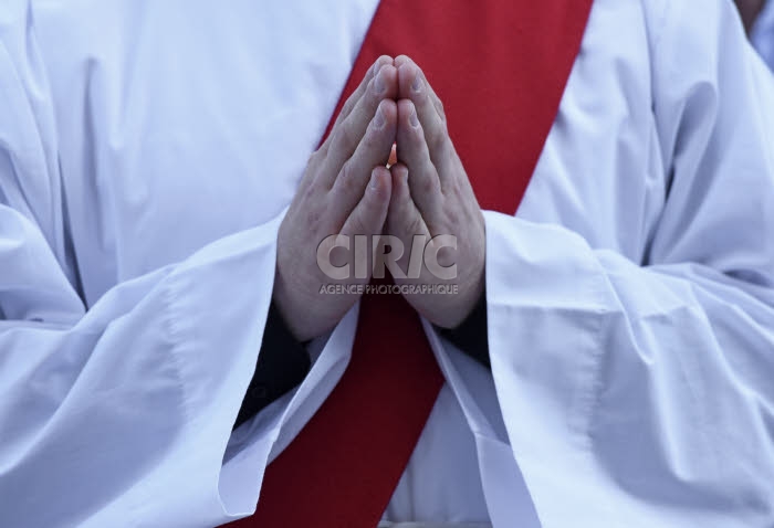 Ordinations sacerdotales en la cath. Notre Dame à Paris, France.