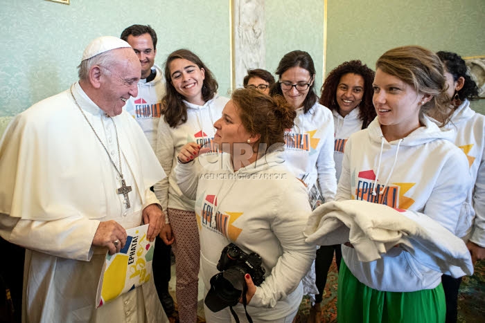 Le pape François reçoit au Vatican des jeunes du diocèse Grenoble-Vienne.