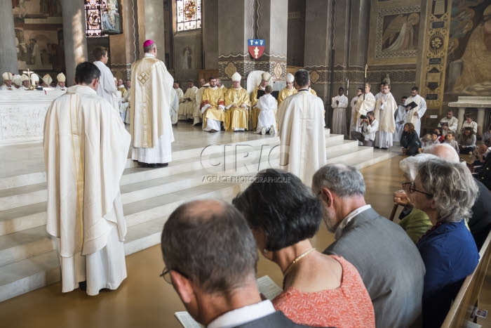 Mgr Matthieu ROUGE, nouvel évêque de Nanterre.