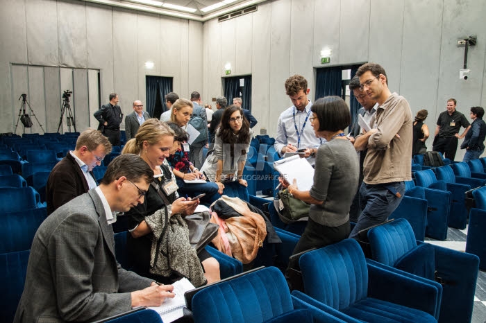 Synode des évêques. Journalistes de langue française dans la salle de presse.