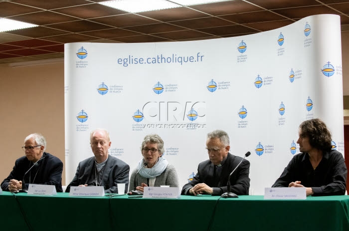 Conférence de presse avec les victimes de prêtres pédophiles