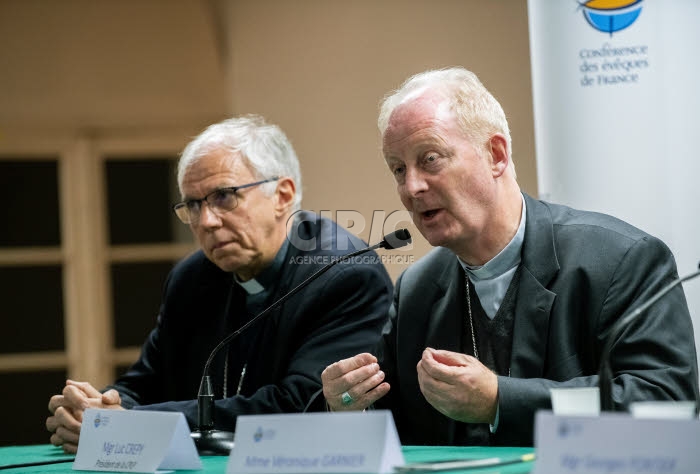 Conférence de presse avec les victimes de prêtres pédophiles