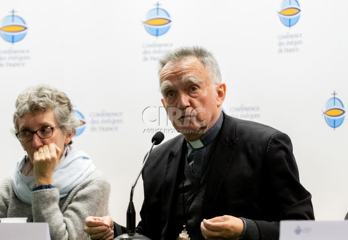 Conférence de presse avec les victimes de prêtres pédophiles