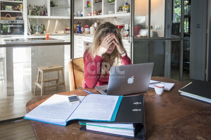 Femme et travail à domicile.