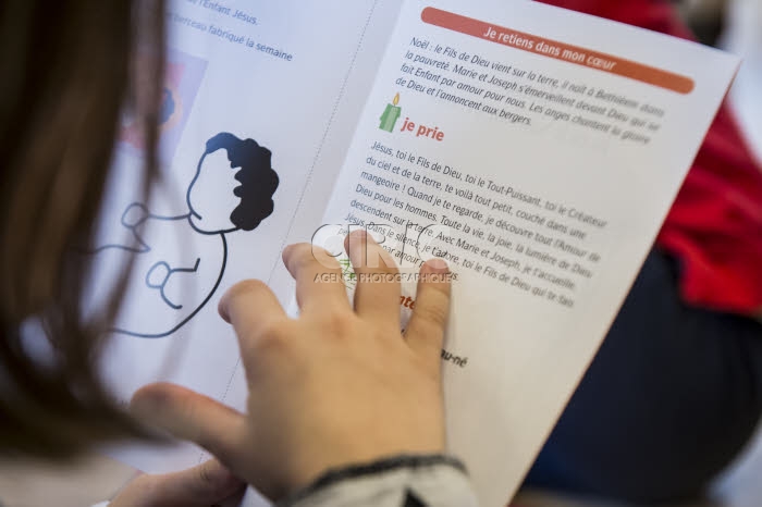 Catéchisme d'un groupe d'enfants de CE1, autour du thème de la Nativité.