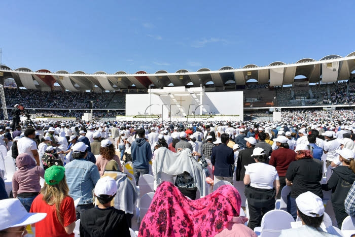 Le pape François aux Emirats arabes unis. Messe à Abu Dhabi.