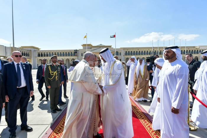 Le pape François aux Emirats arabes unis. Aéroport d'Abu Dhabi, départ du Pape.