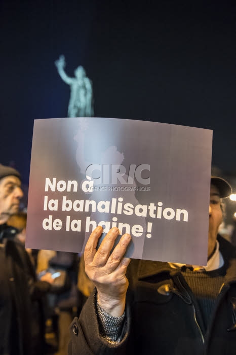 Rassemblement contre l'antisémitisme, place de la République à Paris.