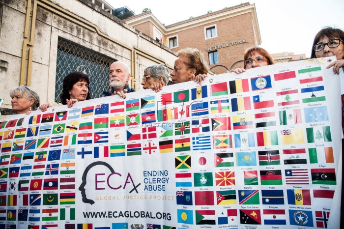 Abus sexuels dans l’Eglise, manifestation de membres de ECA.