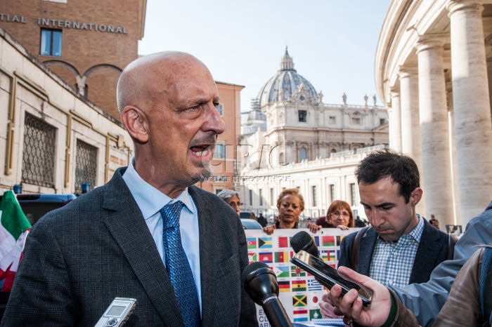 Peter ISELY, participe à la manifestation d'ECA