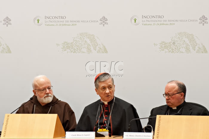 Card. Sean Patrick O'MALLEY, le Card. Blase J. CUPICH et Mgr. Charles J. SCICLUNA