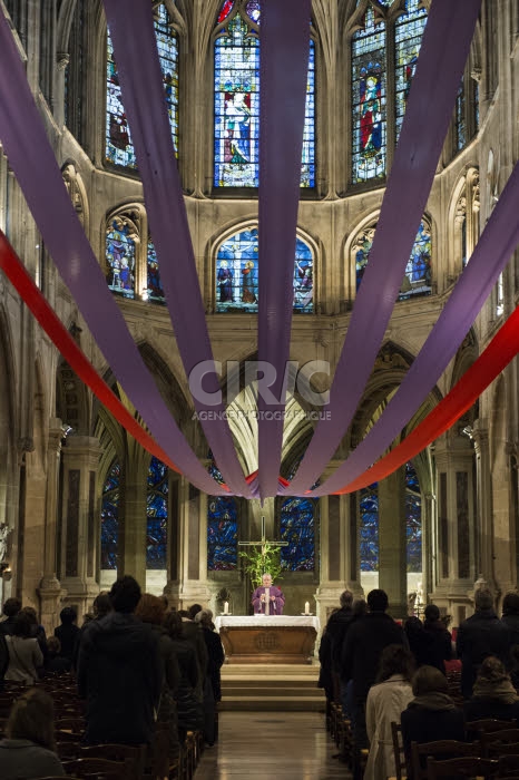 Incendie de la cathédrale Notre-Dame de Paris, messe en l'égl. Saint-Sévérin.