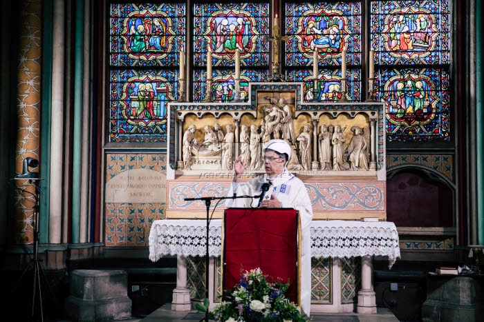 Première messe à Notre-Dame de Paris depuis l'incendie.