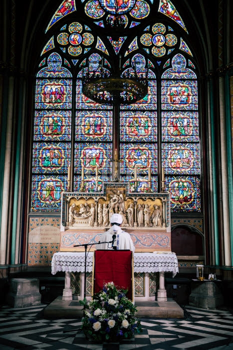 Première messe à Notre-Dame de Paris depuis l'incendie.