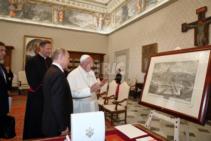 Le pape François et Vladimir POUTINE au Vatican.