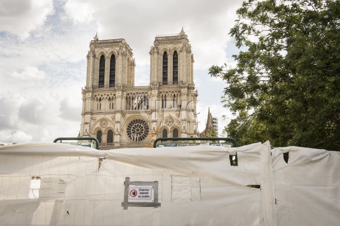 Reprise des travaux de reconstruction de la cathédrale Notre Dame de Paris.