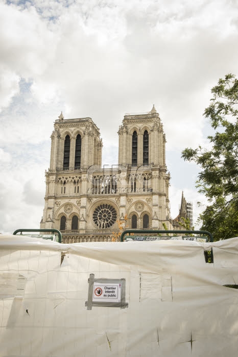 Reprise des travaux de reconstruction de la cathédrale Notre Dame de Paris.