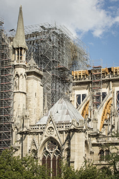 Reprise des travaux de reconstruction de la cathédrale Notre Dame de Paris.