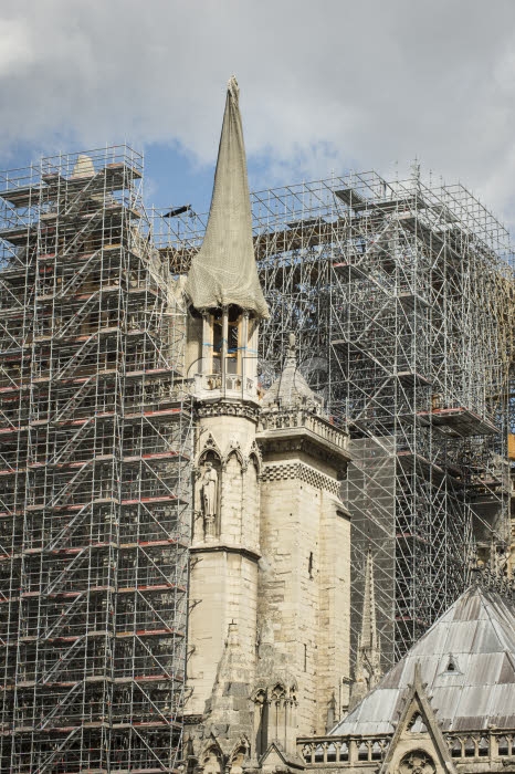 Reprise des travaux de reconstruction de la cathédrale Notre Dame de Paris.