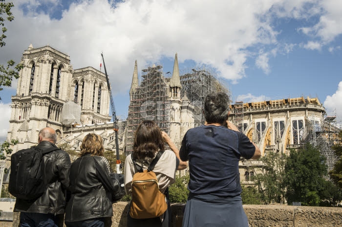 Reprise des travaux de reconstruction de la cathédrale Notre Dame de Paris.