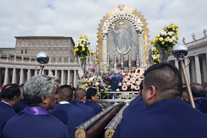 Procession du "Seigneur des Miracles" au Vatican.