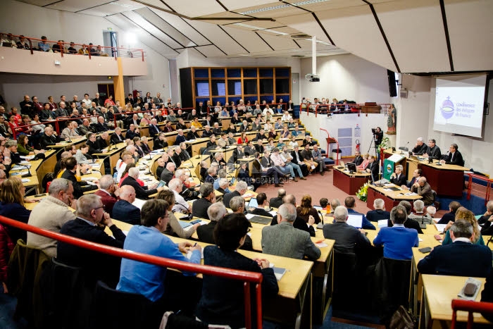 Assemblée plénière des évêques de France à Lourdes.