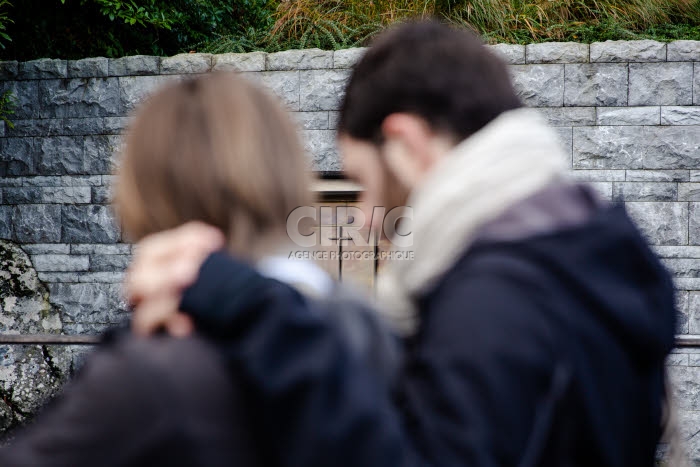 Couple au sanctuaire de Lourdes.