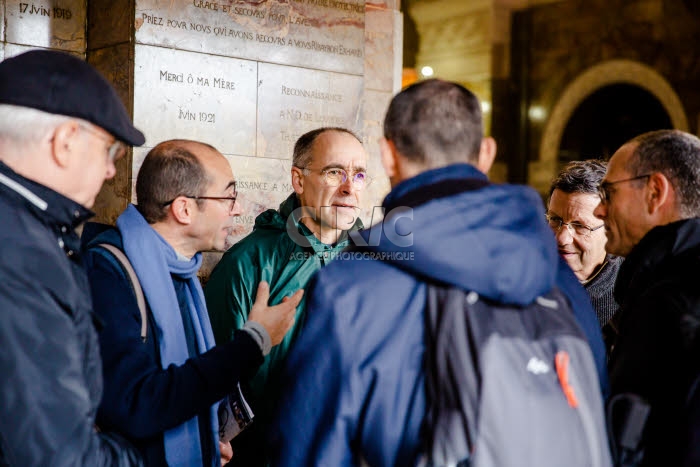 Sortie à l'issue de la messe célébrée en la basilique Notre-Dame-du-Rosaire.