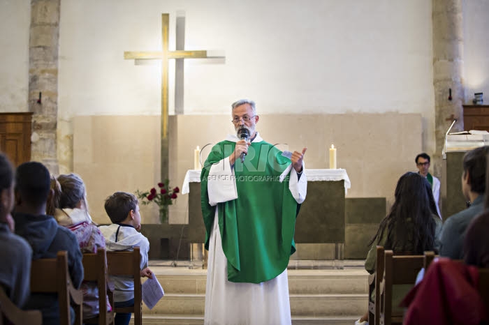 Messe de rentrée des élèves de l'établissement Saint-Germain de Charonne.