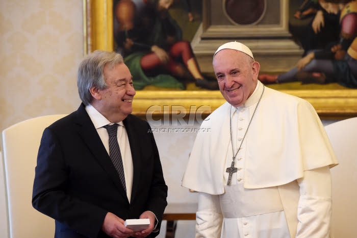 Le pape François et Antonio GUTERRES, secrétaire général des Nations unies.