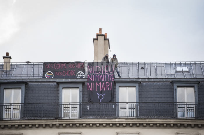 Manifestation contre la réforme de la PMA, contre manifestants.