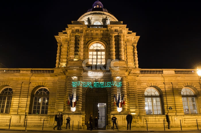 Manifestation contre le projet de loi bioéthique devant le Sénat à Paris.