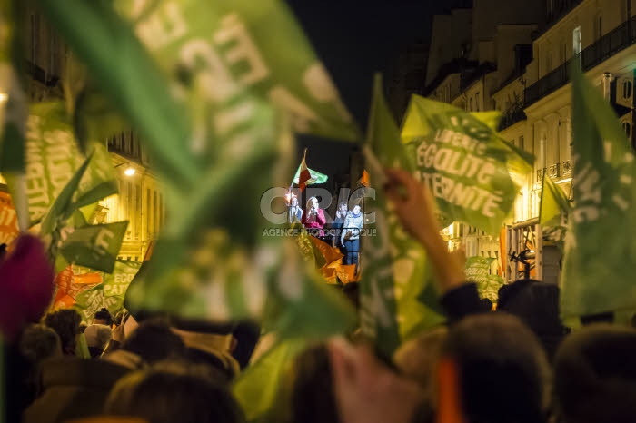 Manifestation contre le projet de loi bioéthique devant le Sénat à Paris.