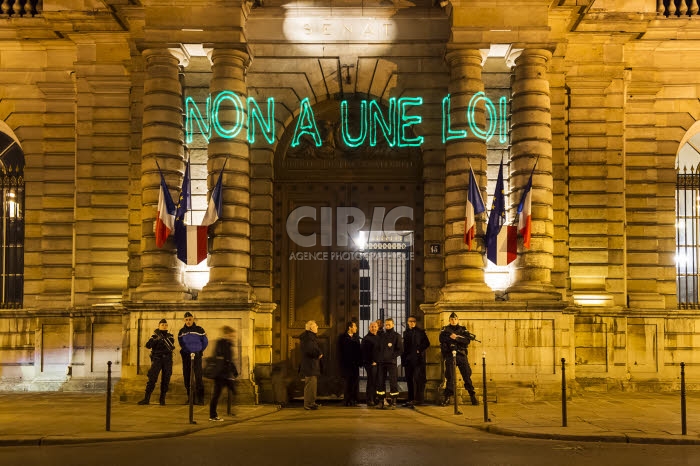 Manifestation contre le projet de loi bioéthique devant le Sénat à Paris.