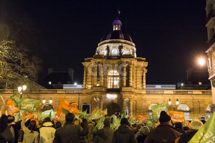 Manifestation contre le projet de loi bioéthique devant le Sénat à Paris.