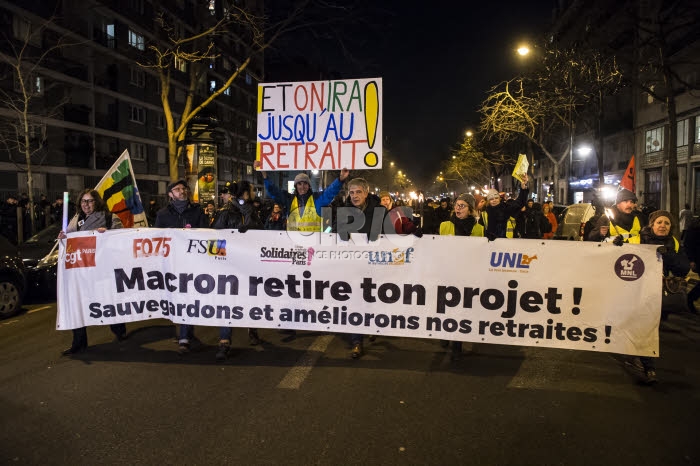 Paris, retraite aux flambeaux contre le projet de loi de réforme des retraites.