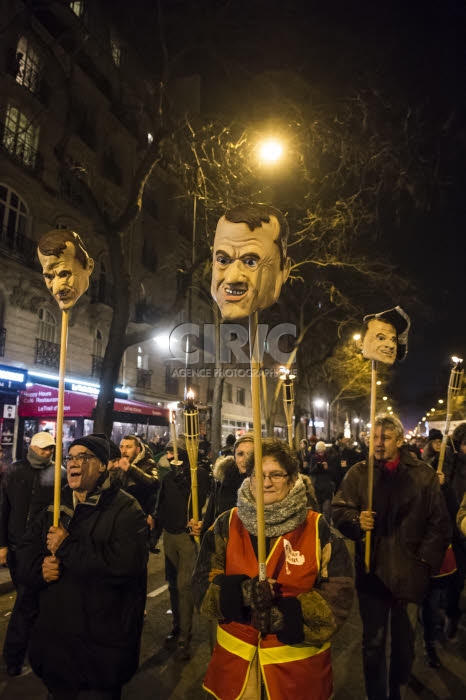 Paris, retraite aux flambeaux contre le projet de loi de réforme des retraites.