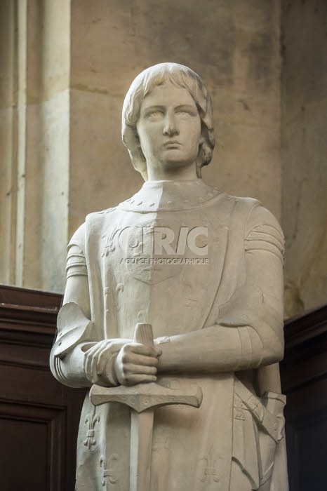 Statue représentant Sainte Jeanne d'Arc.