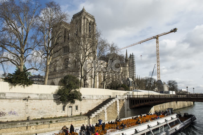 Travaux de reconstruction de la cathédrale Notre-Dame à Paris.