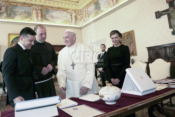 Le pape François reçoit Volodymyr ZELENSKY, président d'Ukraine.