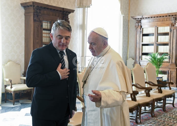 Le pape François et le président du collège présidentiel de Bosnie-Herzégovine.