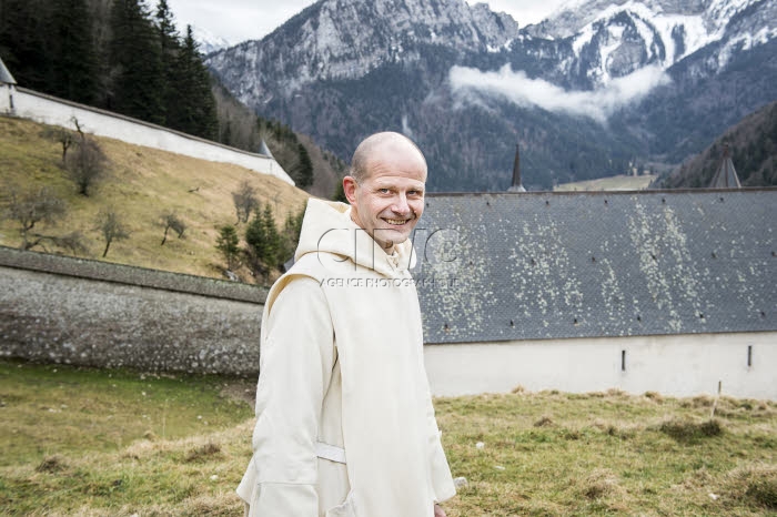 Dom Dysmas de LASSUS, prieur et ministre général de l'Ordre des Chartreux.