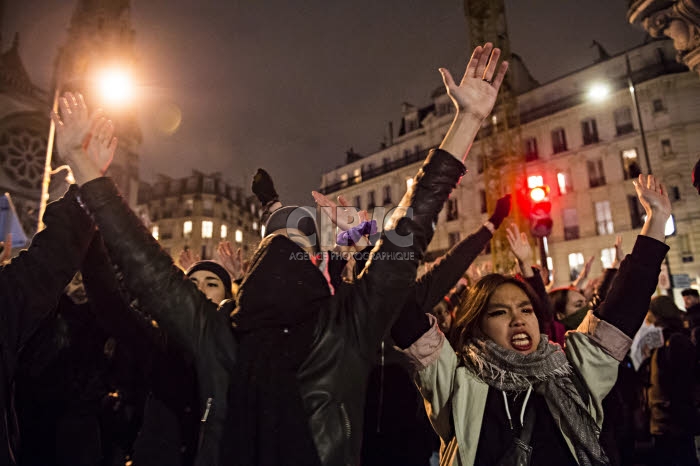 Marche féministe organisée à Paris.