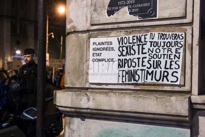 Marche féministe organisée à Paris.