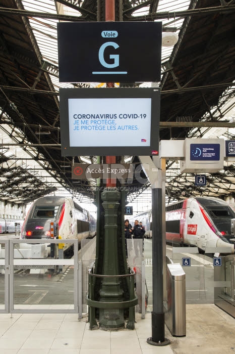 Message de prévention contre le Coronavirus Covid-19, gare de Lyon à Paris.