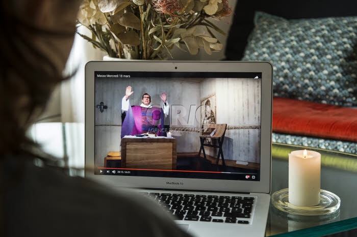 Retransmission de la messe sur Youtube.
