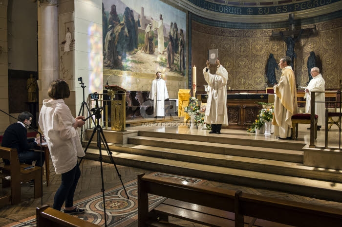 Coronavirus, retransmission en direct de la messe du Dimanche de Pâques.