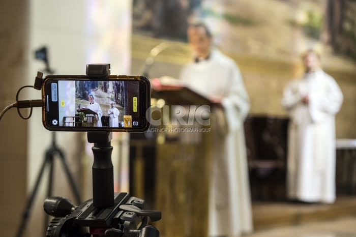 Coronavirus, retransmission en direct de la messe du Dimanche de Pâques.